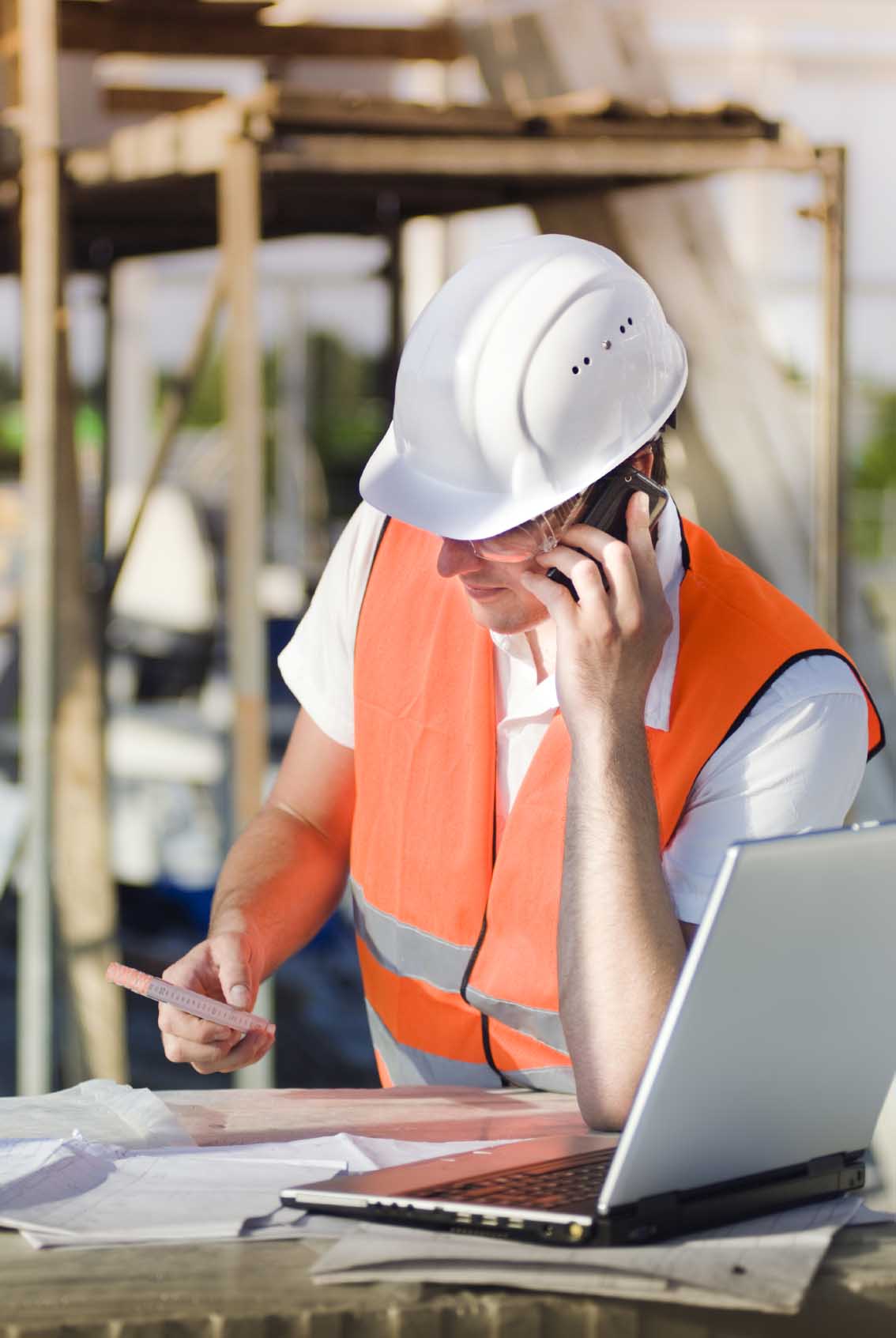 Builder offering advice on phone